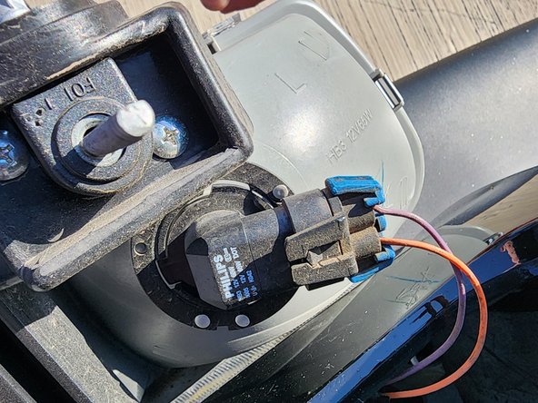 2000 Chevrolet Silverado Headlight Bulb Replacement: crwdns2935265:05crwdnd2935265:02crwdnd2935265:02crwdne2935265:0