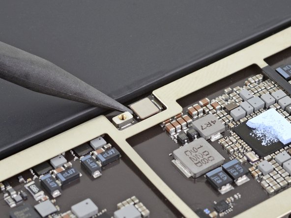 iPad Air 3 Logic Board Replacement, Disconnect the Smart Connector cable: crwdns2935265:034crwdnd2935265:02crwdnd2935265:03crwdne2935265:0