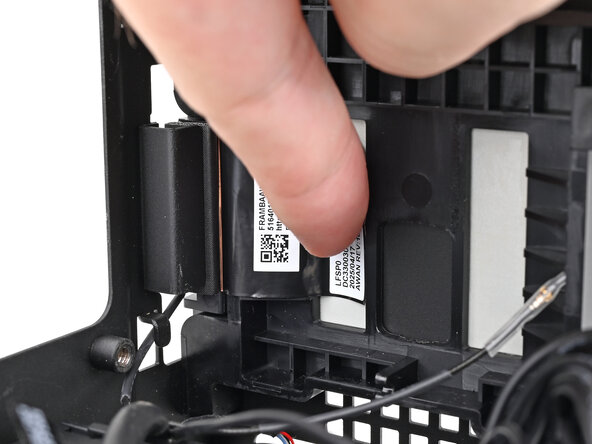 Framework Desktop Antennas Replacement, Adhere the right antenna: Schritt 44, Bild 3 von 3