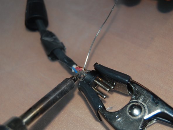 How to Re-Solder a Wire in an Unresponsive XLR Cable: Schritt 6, Bild 2 von 3