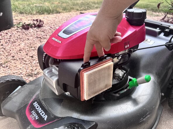 How to Clean a Honda GCV170 Carburetor, How to Clean a Honda GCV170 Carburetor: step 1, image 2 of 3