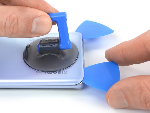 Xiaomi 12 Screen Replacement, Insert a second opening pick: crwdns2935265:04crwdnd2935265:02crwdnd2935265:02crwdne2935265:0