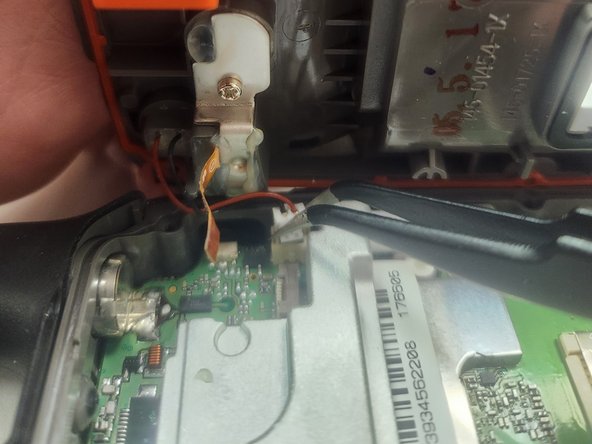 Garmin Rino 650 Screen Replacement, Disconnect the Wires: crwdns2935265:06crwdnd2935265:02crwdnd2935265:03crwdne2935265:0