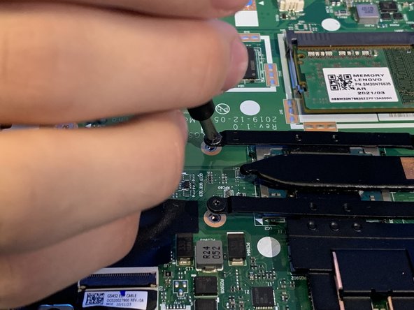 Lenovo IdeaPad 3-1481W000NGUS Motherboard Replacement, Heat Sink: crwdns2935265:017crwdnd2935265:02crwdnd2935265:03crwdne2935265:0