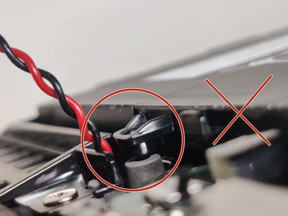 Lenovo ThinkPad X1 Carbon 6th Gen CMOS Battery Replacement, Check the fit of the new CMOS battery: crwdns2935265:07crwdnd2935265:03crwdnd2935265:03crwdne2935265:0