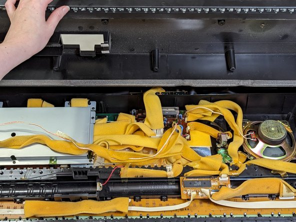 How to Replace the Keys on a Yamaha PSR-330 Piano Keyboard: step 2, image 2 of 2