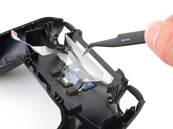 DualShock 4 Ribbon Cable Replacement, Remove the light guide: crwdns2935265:016crwdnd2935265:02crwdnd2935265:03crwdne2935265:0