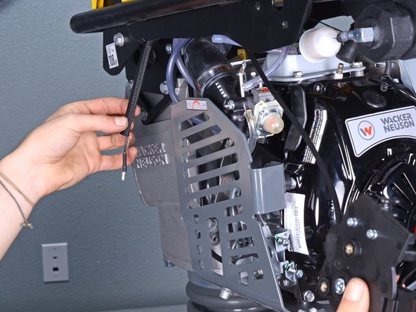 Wacker 4-Stroke Rammer BS504AS REV 101 (2019) Petcock Replacement, Remove the throttle assembly: crwdns2935265:013crwdnd2935265:02crwdnd2935265:03crwdne2935265:0