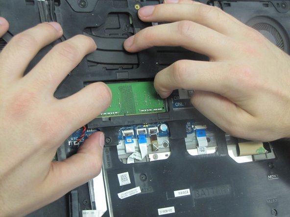 Dell G7 15-7588 RAM Replacement: crwdns2935265:05crwdnd2935265:02crwdnd2935265:02crwdne2935265:0