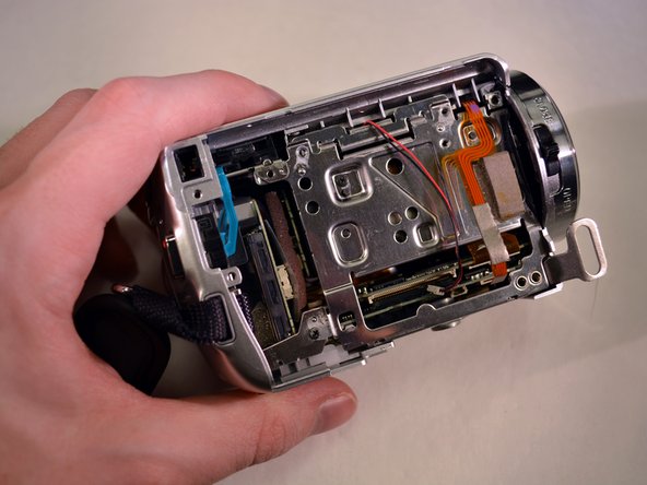 Sony Handycam DCR-SR68 LCD Screen Replacement: crwdns2935265:013crwdnd2935265:03crwdnd2935265:03crwdne2935265:0