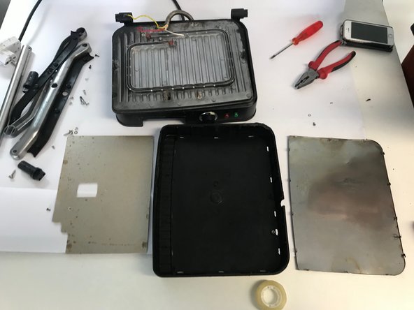 Panini Iron Teardown, Upper heating plate: crwdns2935265:04crwdnd2935265:03crwdnd2935265:03crwdne2935265:0