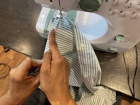 How to Shorten the Length of a Shirt: crwdns2935265:08crwdnd2935265:02crwdnd2935265:02crwdne2935265:0