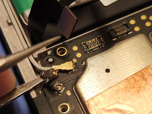Revvl 6 Pro 5G Screen Replacement, Disconnect the Antenna: crwdns2935265:019crwdnd2935265:02crwdnd2935265:03crwdne2935265:0