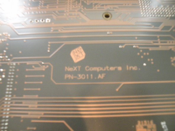 NeXTstation Teardown: passo 13, immagine 2 di 3