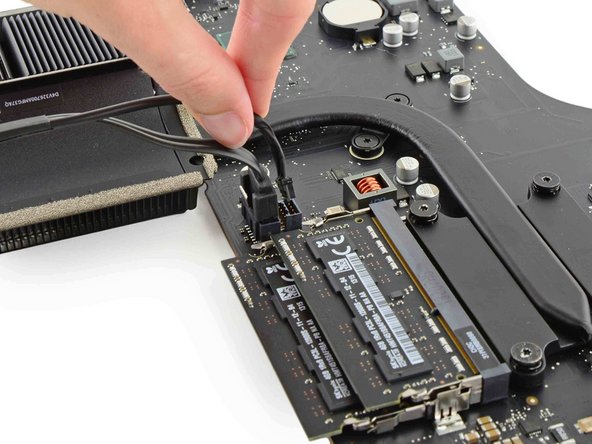 iMac Intel 21.5" EMC 2638 Heat Sink Replacement, SATA Data and Power Cables: crwdns2935265:060crwdnd2935265:02crwdnd2935265:02crwdne2935265:0