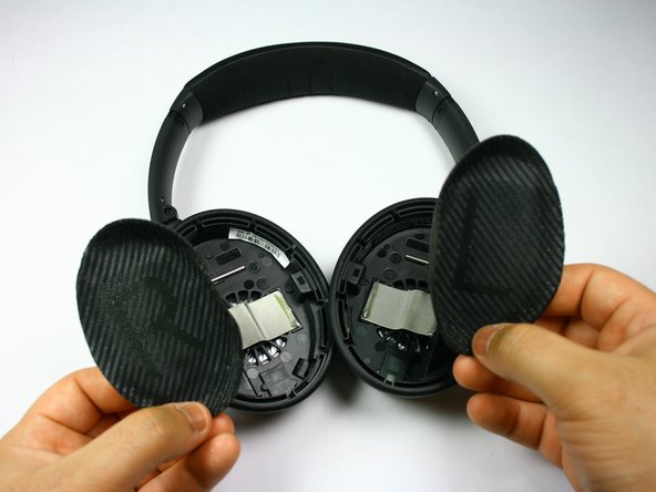 Bose QuietComfort 35 Earpad Cushion and Scrim Mat Replacement: crwdns2935265:03crwdnd2935265:02crwdnd2935265:03crwdne2935265:0