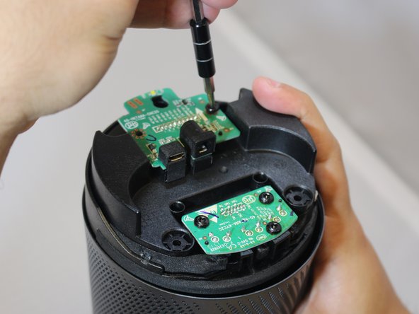 Harman Kardon Invoke Service Port Replacement, Removing the board: crwdns2935265:04crwdnd2935265:02crwdnd2935265:03crwdne2935265:0