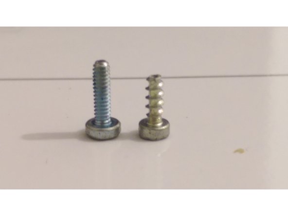 Disassembling Nokia X2-00, Removing the display: passo 6, immagine 2 di 3