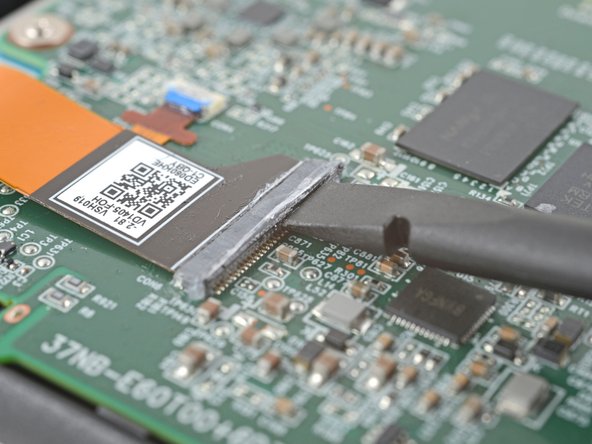 Kobo Clara BW (P365) Motherboard Replacement, Disconnect the display connector: crwdns2935265:011crwdnd2935265:02crwdnd2935265:03crwdne2935265:0