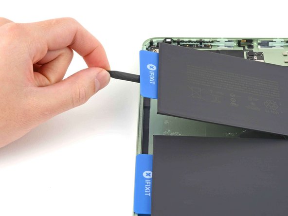 iPad Air 4 Battery Replacement, Separate the upper battery cell adhesive: stap 0, afbeelding 2 van 2