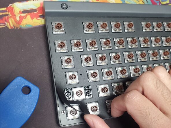 Disassembling Logitech G515 Lightspeed TKL, Peel keyboard sticker/backing: adım 4, 1 resimden 1.