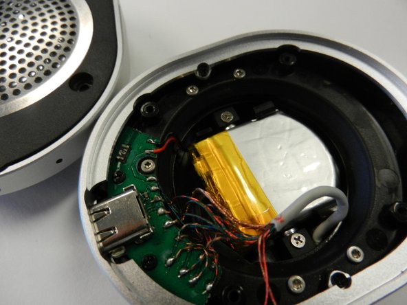 Master and Dynamic MW50 Charging Port Replacement, Charging Port: crwdns2935265:04crwdnd2935265:02crwdnd2935265:02crwdne2935265:0