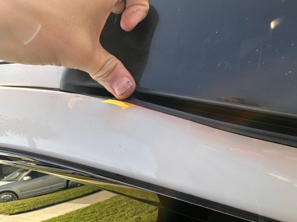 2010 BMW 335i Coupe Windshield Seal Replacement: crwdns2935265:07crwdnd2935265:02crwdnd2935265:03crwdne2935265:0