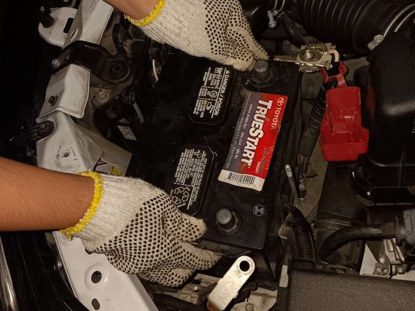 2018 Toyota Corolla LE Battery Replacement: crwdns2935265:05crwdnd2935265:02crwdnd2935265:03crwdne2935265:0