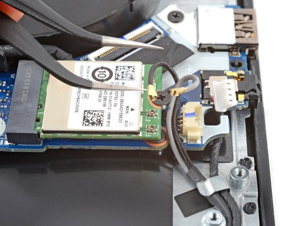 Lenovo Legion Y7000P Speakers Replacement, Disconnect the Wi-Fi card cables: crwdns2935265:015crwdnd2935265:03crwdnd2935265:03crwdne2935265:0