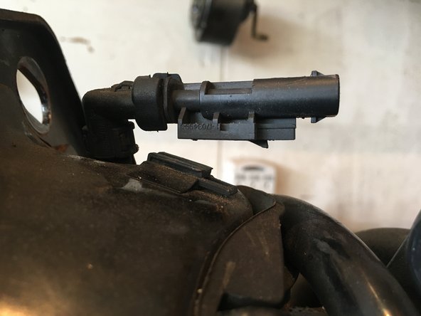 Chevrolet SS Sedan Rear Shock Absorber Replacement, Separating Connector from Strut: crwdns2935265:015crwdnd2935265:02crwdnd2935265:03crwdne2935265:0