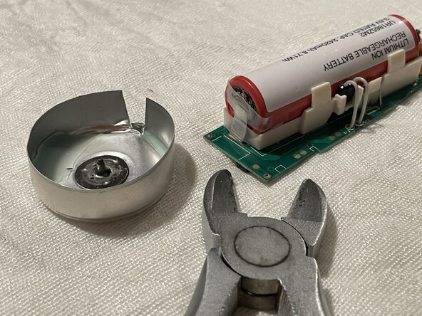 Babyliss E986E Battery Replacement, Insert new battery and make contact: step 8, image 1 of 2