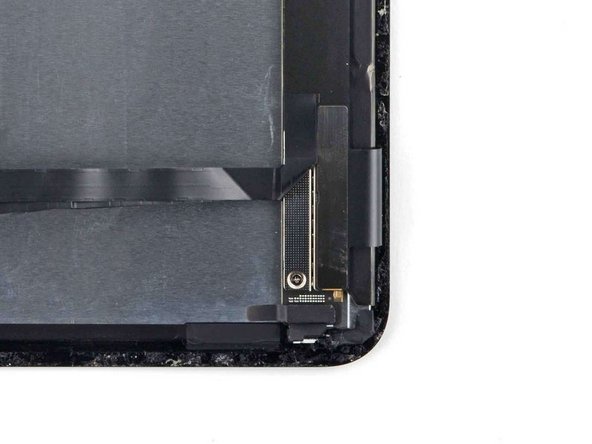 iPad Pro 11" 4th Gen Screen Replacement, Lower Display Cable Transfer: crwdns2935265:033crwdnd2935265:02crwdnd2935265:02crwdne2935265:0