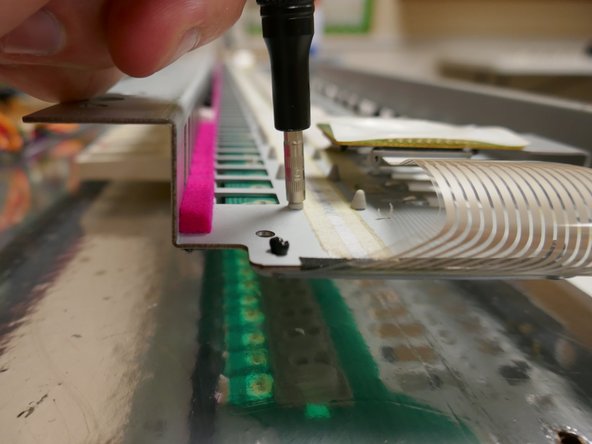 Roland KR-33 Dead Key Repair, Remove key membrane: crwdns2935265:09crwdnd2935265:02crwdnd2935265:03crwdne2935265:0