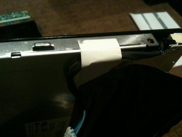 Removing CCFL from iMac 20in LCD CCFL assembly: crwdns2935265:020crwdnd2935265:02crwdnd2935265:03crwdne2935265:0