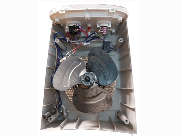 Démontage d'un chauffage d'appoint pour salle de bains Rowenta Instant Comfort Aqua, Dépoussiérage: étape 4, image 1 de 1