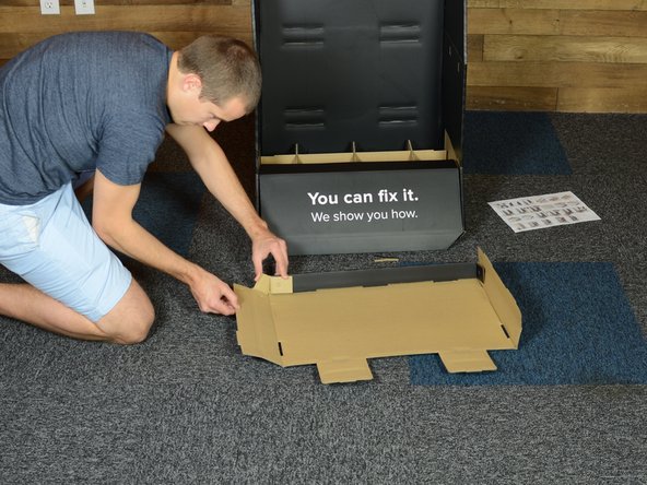 iFixit Side Stack Retail Display Assembly, Build Shelf Insert: crwdns2935265:04crwdnd2935265:02crwdnd2935265:03crwdne2935265:0