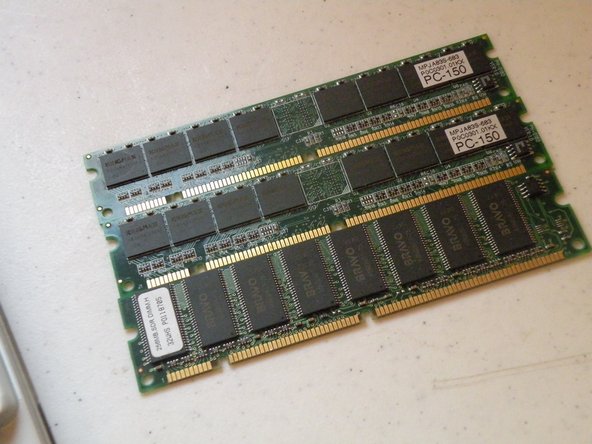 Power Mac G4 Quicksilver Teardown, RAM: crwdns2935265:03crwdnd2935265:03crwdnd2935265:03crwdne2935265:0