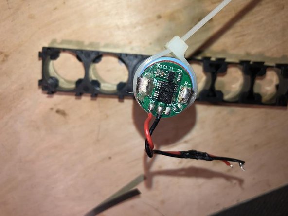 Sol Republic Punk Preparing a new battery for Replacement: crwdns2935265:08crwdnd2935265:02crwdnd2935265:03crwdne2935265:0