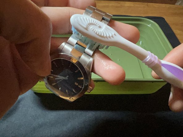 How to Fix Scratches on a Steel Watch: crwdns2935265:03crwdnd2935265:03crwdnd2935265:03crwdne2935265:0