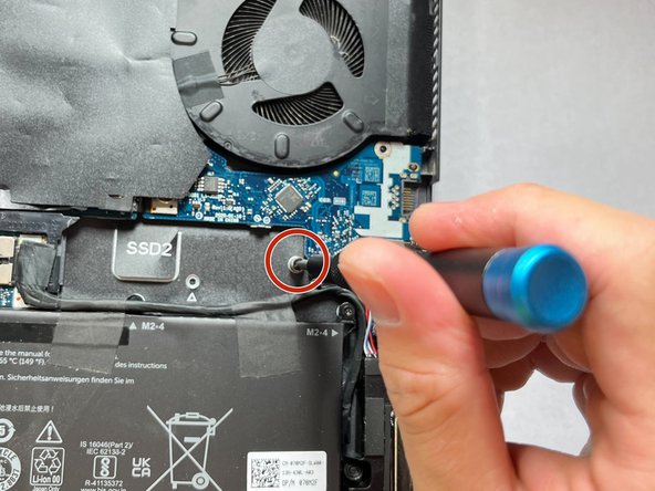 Dell Alienware M15 R4 SSD Replacement: 步骤 3 中的图像 2，3