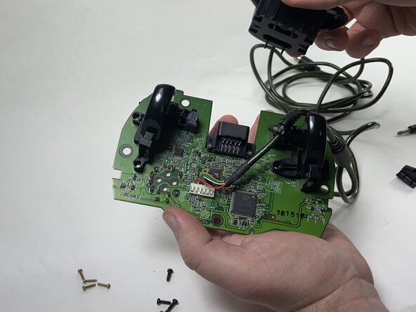 Xbox Duke Controller 6-Pin Cable Replacement: crwdns2935265:010crwdnd2935265:02crwdnd2935265:02crwdne2935265:0