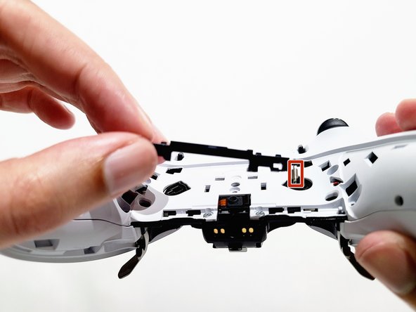 DualSense Edge Battery Replacement: crwdns2935265:010crwdnd2935265:02crwdnd2935265:02crwdne2935265:0