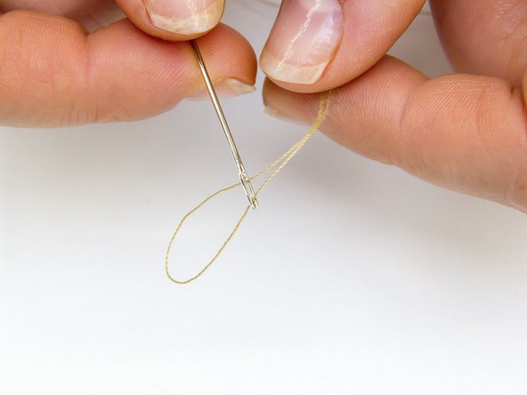 How do I sew a button onto my Vaude shirt?: crwdns2935265:03crwdnd2935265:03crwdnd2935265:03crwdne2935265:0