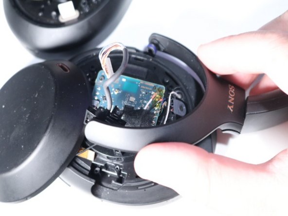 Sony WH-1000XM4 Swivel Replacement, Left side, hinge removal: crwdns2935265:018crwdnd2935265:02crwdnd2935265:02crwdne2935265:0