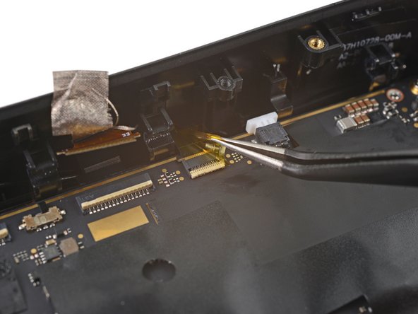 HTC Vive XR Elite Depth Sensor Replacement, Peel the tape: crwdns2935265:080crwdnd2935265:02crwdnd2935265:02crwdne2935265:0