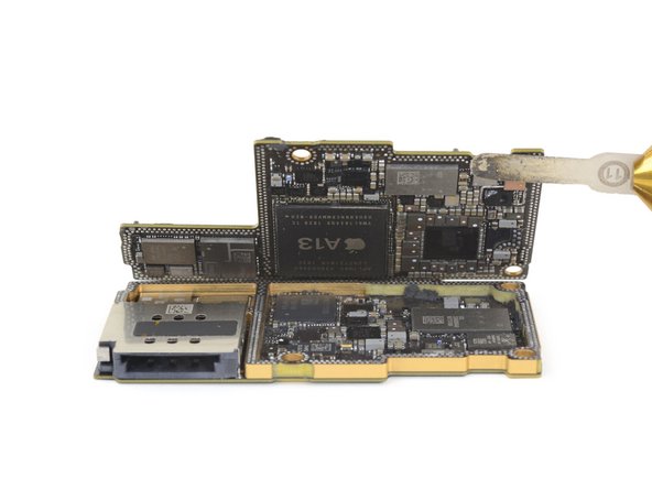 iPhone 11 Pro Max 분해도: 9 단계, 이미지 3개 중 2개