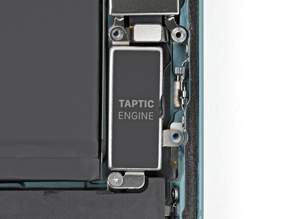 iPhone 16 Plus Loudspeaker Replacement, Secure the Taptic Engine: crwdns2935265:033crwdnd2935265:02crwdnd2935265:02crwdne2935265:0