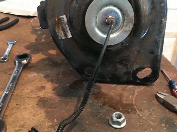 Chevrolet SS Sedan Rear Shock Absorber Replacement, Strut Nut: crwdns2935265:022crwdnd2935265:02crwdnd2935265:02crwdne2935265:0