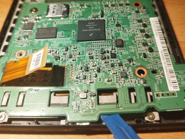 Kobo Touch (N905B) E-Reader Screen Replacement, Lift up the Board: crwdns2935265:05crwdnd2935265:02crwdnd2935265:03crwdne2935265:0