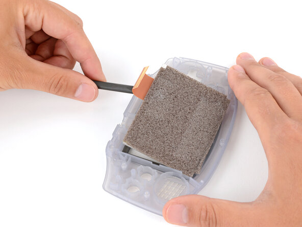 How to Reshell Your Game Boy Advance, Pry up the screen: crwdns2935265:016crwdnd2935265:02crwdnd2935265:03crwdne2935265:0